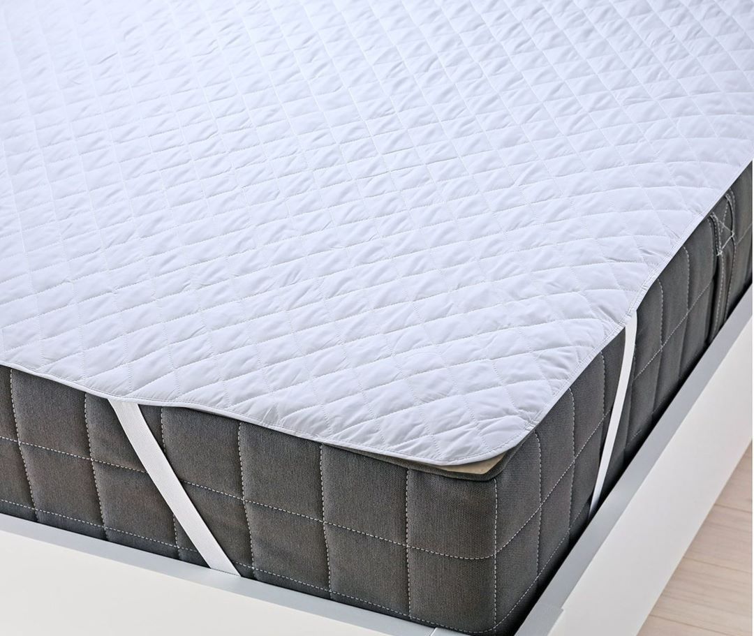 Quilted Mattress Protector with straps - Waterproof Antibacterial